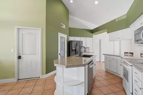 Kitchen - 4029 E Mdw, Visalia, CA 93292 photo 2 of 4