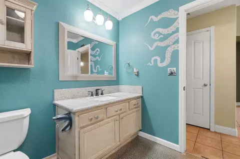 Bath - 4029 E Mdw, Visalia, CA 93292 photo 2 of 5