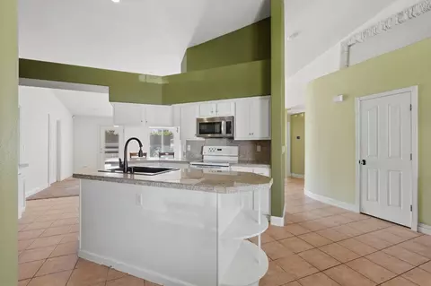 Kitchen - 4029 E Mdw, Visalia, CA 93292 photo 1 of 4