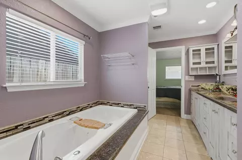 Bath - 4029 E Mdw, Visalia, CA 93292 photo 4 of 5