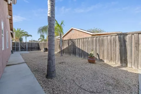 Exterior - 1678 Hawthorn St, Lemoore, CA 93245 photo 9 of 10