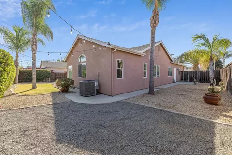 Exterior - 1678 Hawthorn St, Lemoore, CA 93245 photo 8 of 10