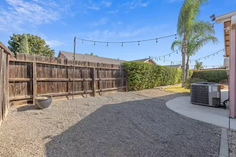 Exterior - 1678 Hawthorn St, Lemoore, CA 93245 photo 10 of 10