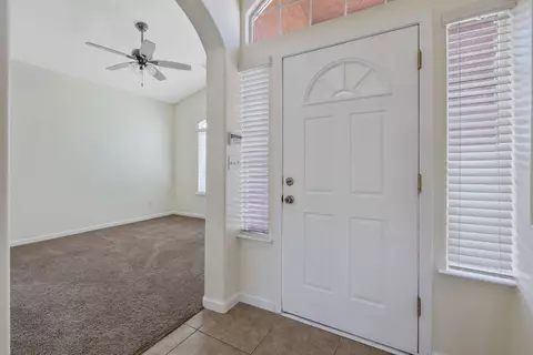 Entry Way - 1678 Hawthorn St, Lemoore, CA 93245 photo 3 of 8