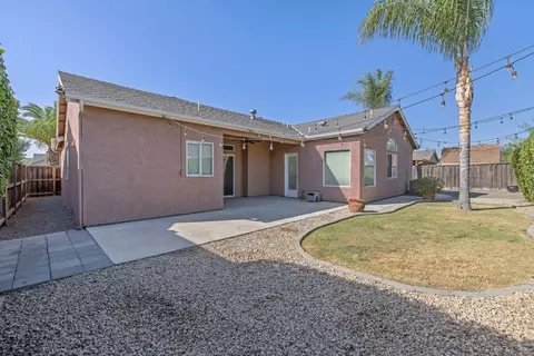Exterior - 1678 Hawthorn St, Lemoore, CA 93245 photo 7 of 10