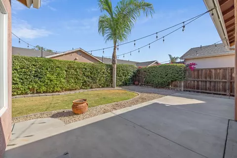 Exterior - 1678 Hawthorn St, Lemoore, CA 93245 photo 4 of 10