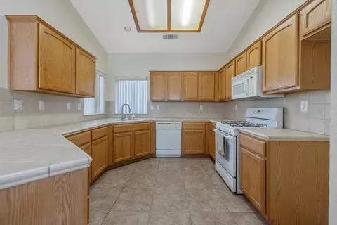Kitchen - 1678 Hawthorn St, Lemoore, CA 93245 photo 2 of 2