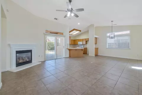 Living - 1678 Hawthorn St, Lemoore, CA 93245 photo 2 of 8
