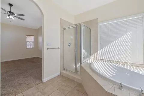 Bath - 1678 Hawthorn St, Lemoore, CA 93245 photo 1 of 1