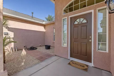 Entry Way - 1678 Hawthorn St, Lemoore, CA 93245 photo 2 of 8