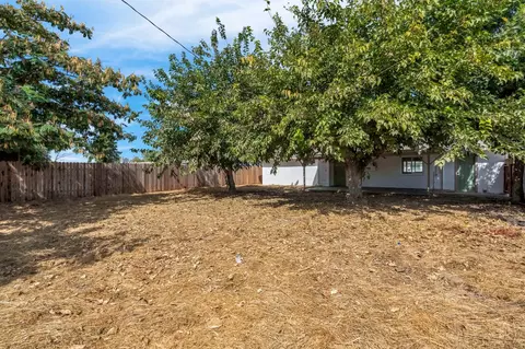 Exterior - 8753 E Ostler St, Selma, CA 93662 photo 7 of 8