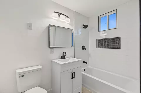 Bath - 8753 E Ostler St, Selma, CA 93662 photo 1 of 1