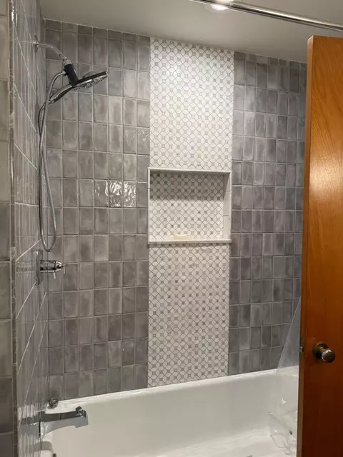 Bath - 213 Hilton St, Madera, CA 93637 photo 2 of 5