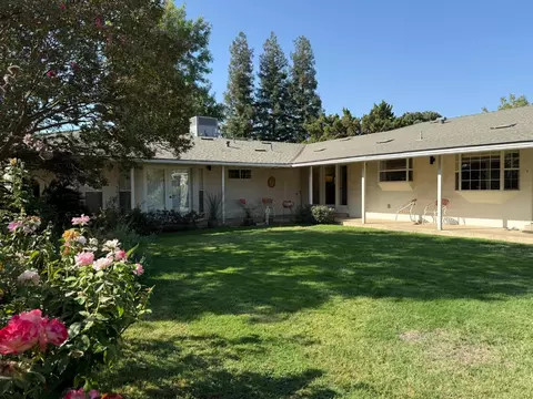 Exterior - 213 Hilton St, Madera, CA 93637 photo 4 of 9