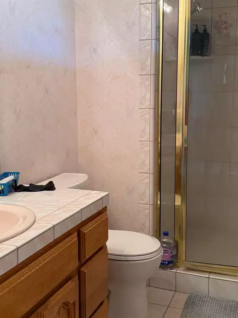 Bath - 213 Hilton St, Madera, CA 93637 photo 5 of 5
