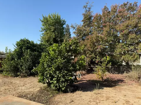 Exterior - 213 Hilton St, Madera, CA 93637 photo 6 of 9