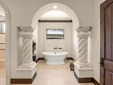 Bath - Undisclosed, Fresno, CA 93730 photo 1 of 6