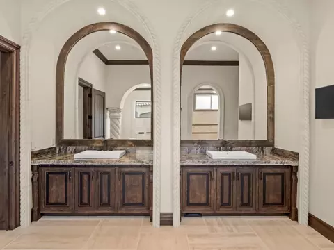 Bath - Undisclosed, Fresno, CA 93730 photo 2 of 6