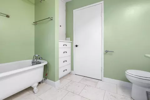 Bath - 511 N St, Sanger, CA 93657 photo 3 of 5