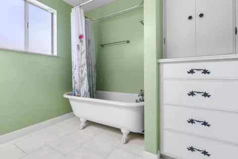 Bath - 511 N St, Sanger, CA 93657 photo 1 of 5