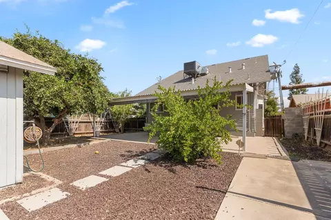 Exterior - 511 N St, Sanger, CA 93657 photo 10 of 12