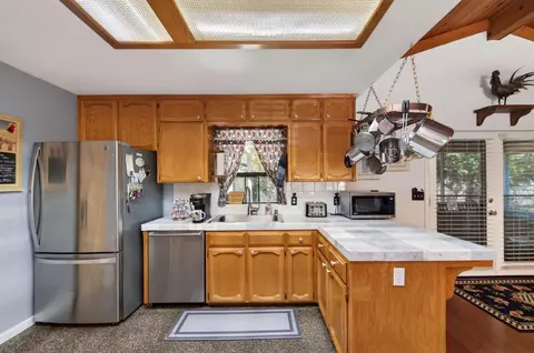 Kitchen - 46250 Brookside Rd, Miramonte, CA 93641 photo 1 of 7