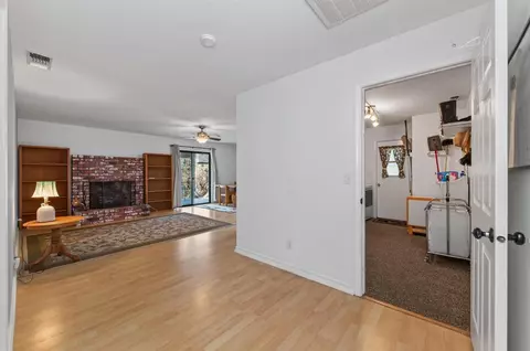 Entry Way - 46250 Brookside Rd, Miramonte, CA 93641 photo 2 of 3