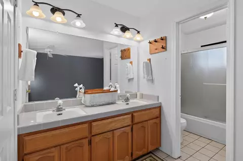 Bath - 46250 Brookside Rd, Miramonte, CA 93641 photo 1 of 6