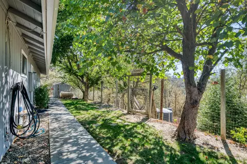 Exterior - 46250 Brookside Rd, Miramonte, CA 93641 photo 17 of 24