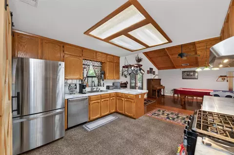 Kitchen - 46250 Brookside Rd, Miramonte, CA 93641 photo 4 of 7