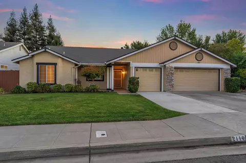 Exterior - 2110 Goshen Ave, Clovis, CA 93611 photo 3 of 16