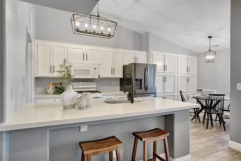 Kitchen - 2110 Goshen Ave, Clovis, CA 93611 photo 5 of 9