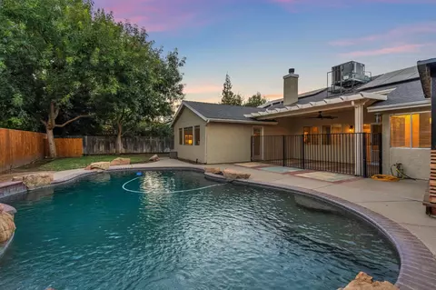 Exterior - 2110 Goshen Ave, Clovis, CA 93611 photo 15 of 16