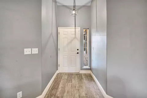 Entry Way - 2110 Goshen Ave, Clovis, CA 93611 photo 3 of 3