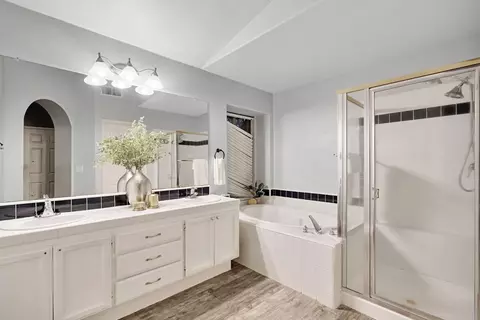 Bath - 2110 Goshen Ave, Clovis, CA 93611 photo 2 of 2