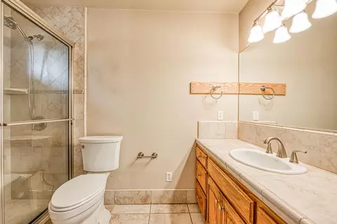 Bath - 11249 Mountain View Dr, Madera, CA 93636 photo 2 of 3