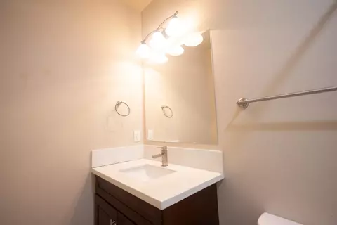 Bath - 1707 Sylvia St, Selma, CA 93662 photo 2 of 2