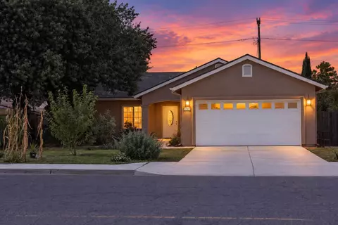 1707 Sylvia St, Selma, CA 93662