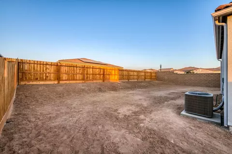 Exterior - 1609 Atlantica Dr S, Madera, CA 93636 photo 9 of 10