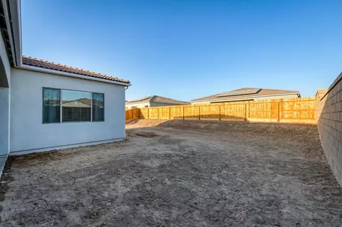 Exterior - 1609 Atlantica Dr S, Madera, CA 93636 photo 5 of 10