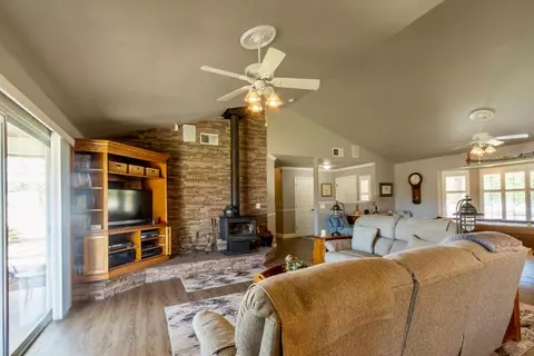Living - 3589 N Markay Ave, Sanger, CA 93657 photo 1 of 2