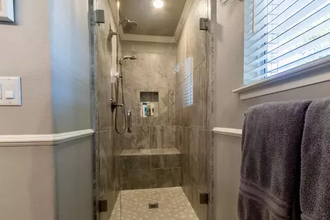 Bath - 3589 N Markay Ave, Sanger, CA 93657 photo 2 of 4