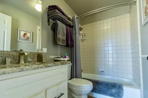 Bath - 3589 N Markay Ave, Sanger, CA 93657 photo 3 of 4