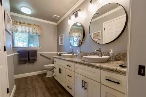 Bath - 3589 N Markay Ave, Sanger, CA 93657 photo 1 of 4