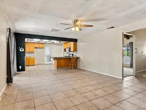Living - 18769 Farallon Rd, Madera, CA 93638 photo 5 of 8