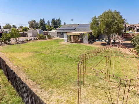 Exterior - 18769 Farallon Rd, Madera, CA 93638 photo 12 of 15