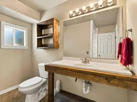 Bath - 18769 Farallon Rd, Madera, CA 93638 photo 4 of 4