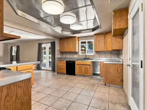Kitchen - 18769 Farallon Rd, Madera, CA 93638 photo 5 of 5