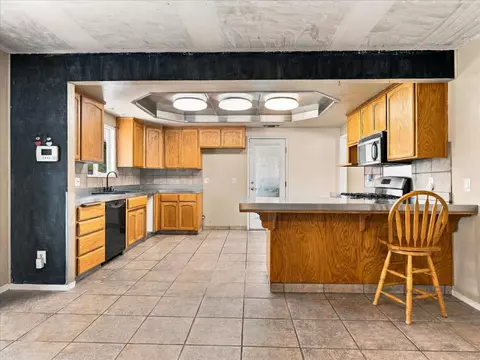 Kitchen - 18769 Farallon Rd, Madera, CA 93638 photo 1 of 5