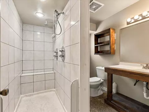 Bath - 18769 Farallon Rd, Madera, CA 93638 photo 3 of 4
